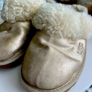 Ugg girl shoes size 2